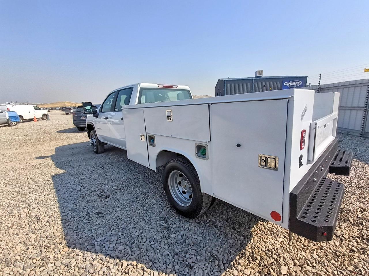 2025 CHEVROLET SILVERADO — Фото 2 из 12
