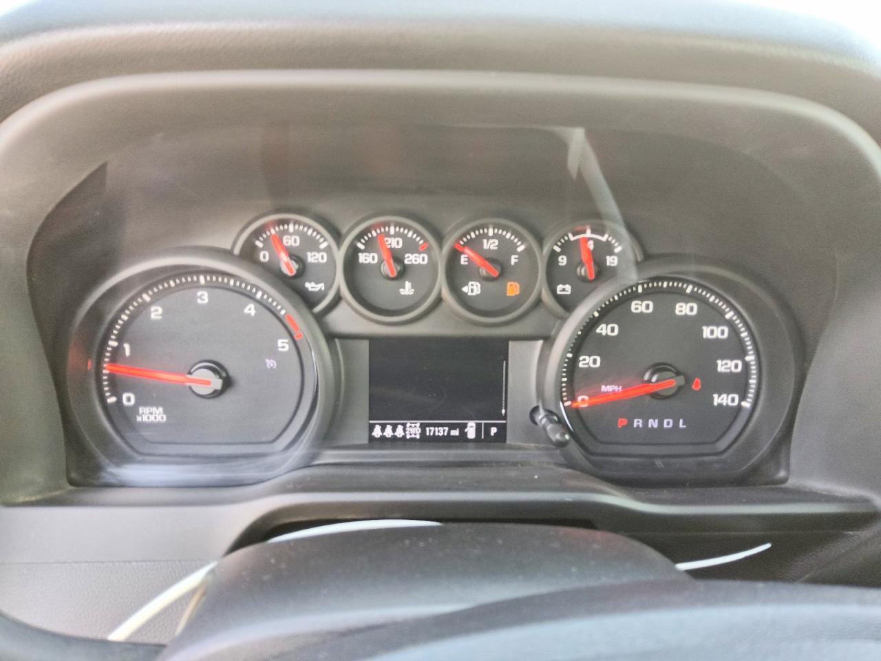 2025 CHEVROLET SILVERADO — Фото 9 из 12