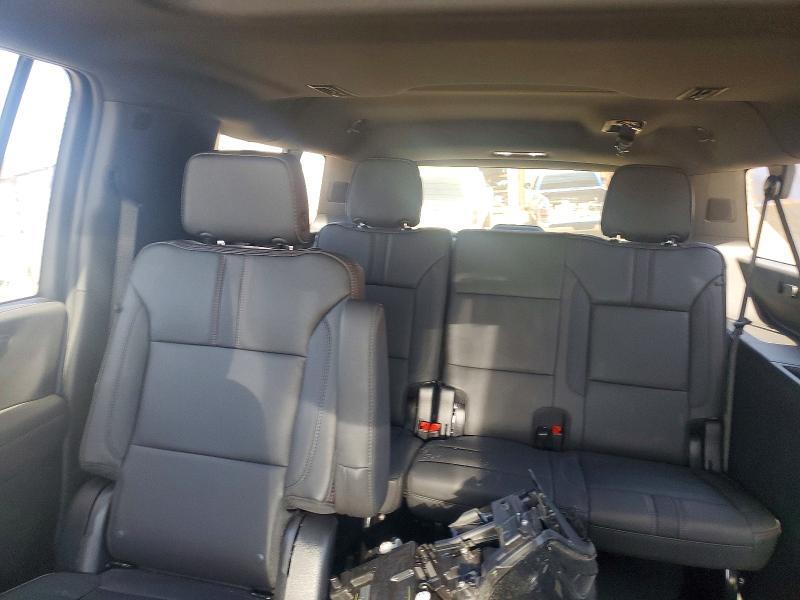 2025 CHEVROLET SUBURBAN K1500 RST — Фото 10 из 13
