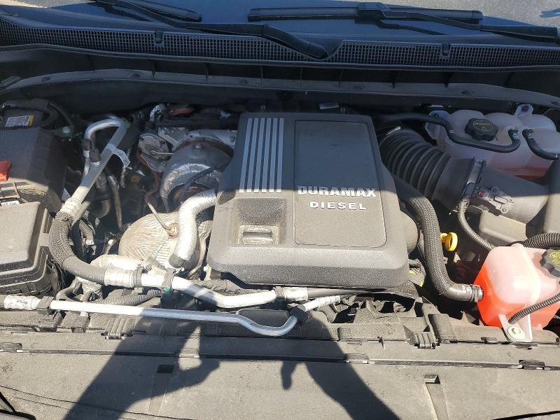 2025 CHEVROLET SUBURBAN K1500 RST — Фото 12 из 13