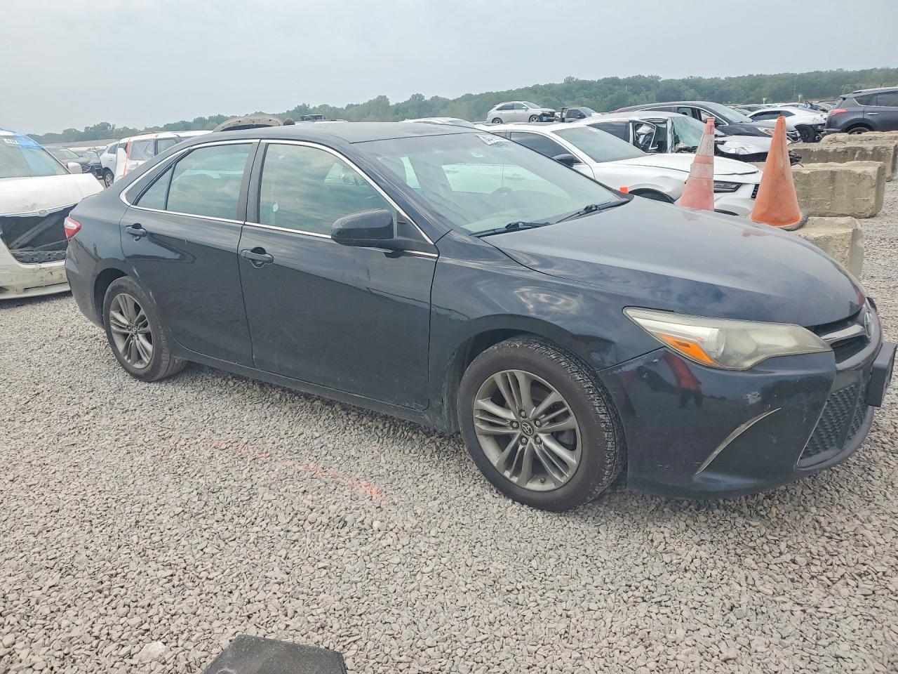 2016 TOYOTA CAMRY SE — Фото 4 из 12