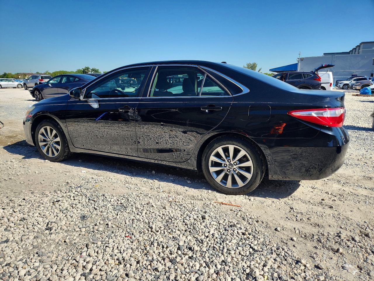 2016 TOYOTA CAMRY XLE — Фото 2 из 12