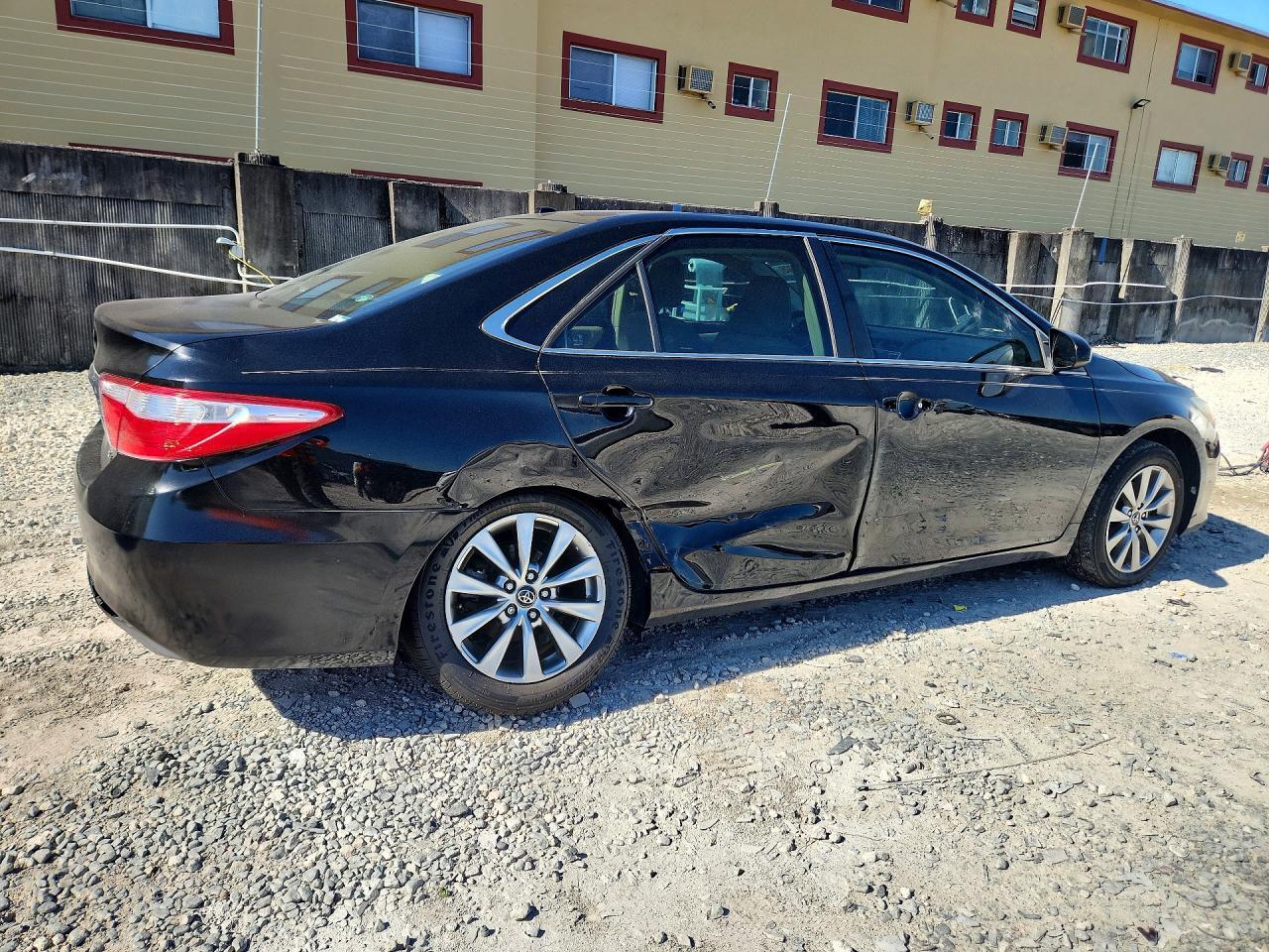 2016 TOYOTA CAMRY XLE — Фото 3 из 12