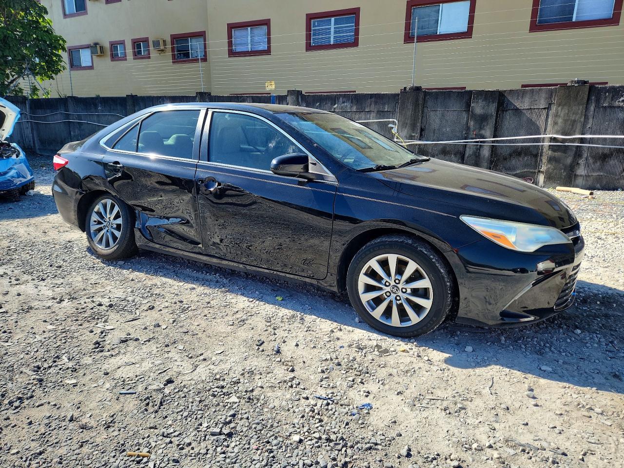 2016 TOYOTA CAMRY XLE — Фото 4 из 12