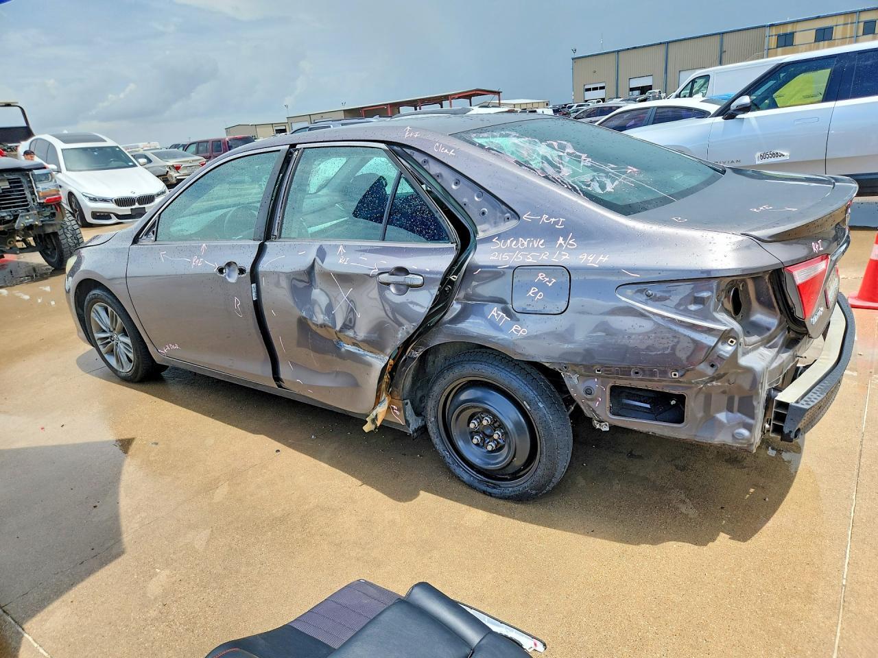 2016 TOYOTA CAMRY SE — Фото 2 из 13
