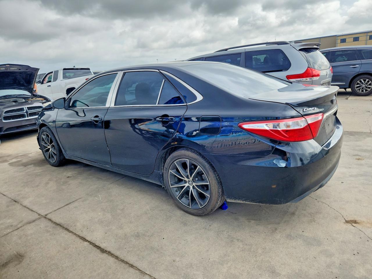 2016 TOYOTA CAMRY SE — Фото 2 из 12
