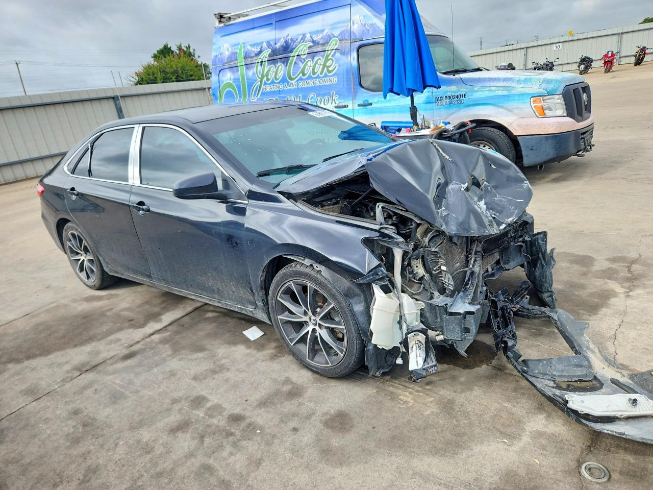 2016 TOYOTA CAMRY SE — Фото 4 из 12