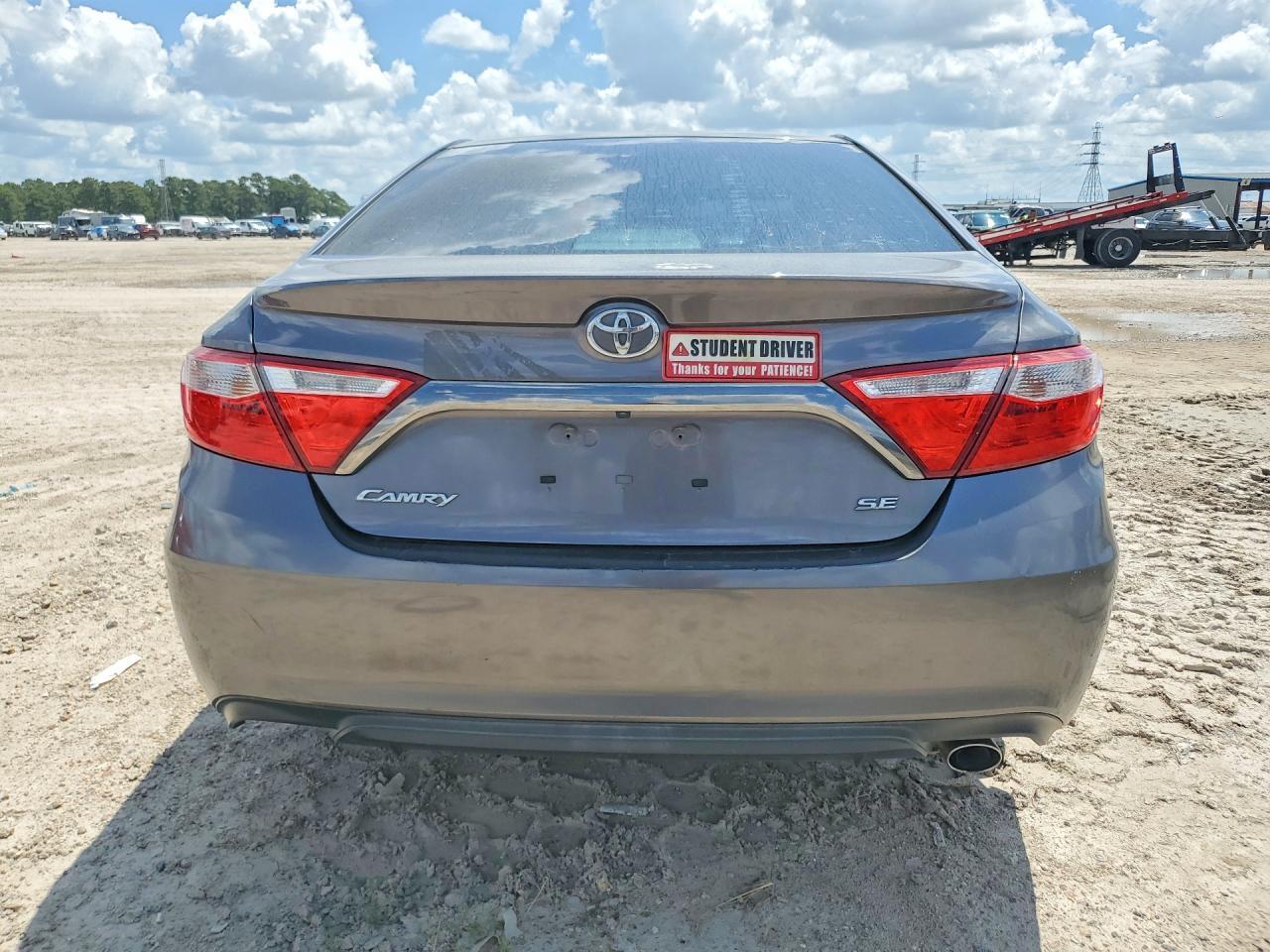 2016 TOYOTA CAMRY SE — Фото 6 из 12