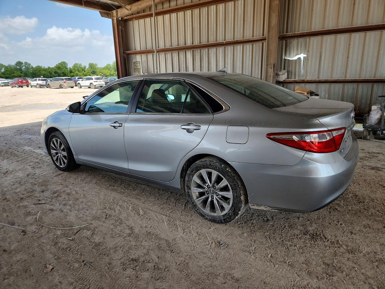 4T1BF1FK4GU558972 2016 TOYOTA CAMRY photo no. 2