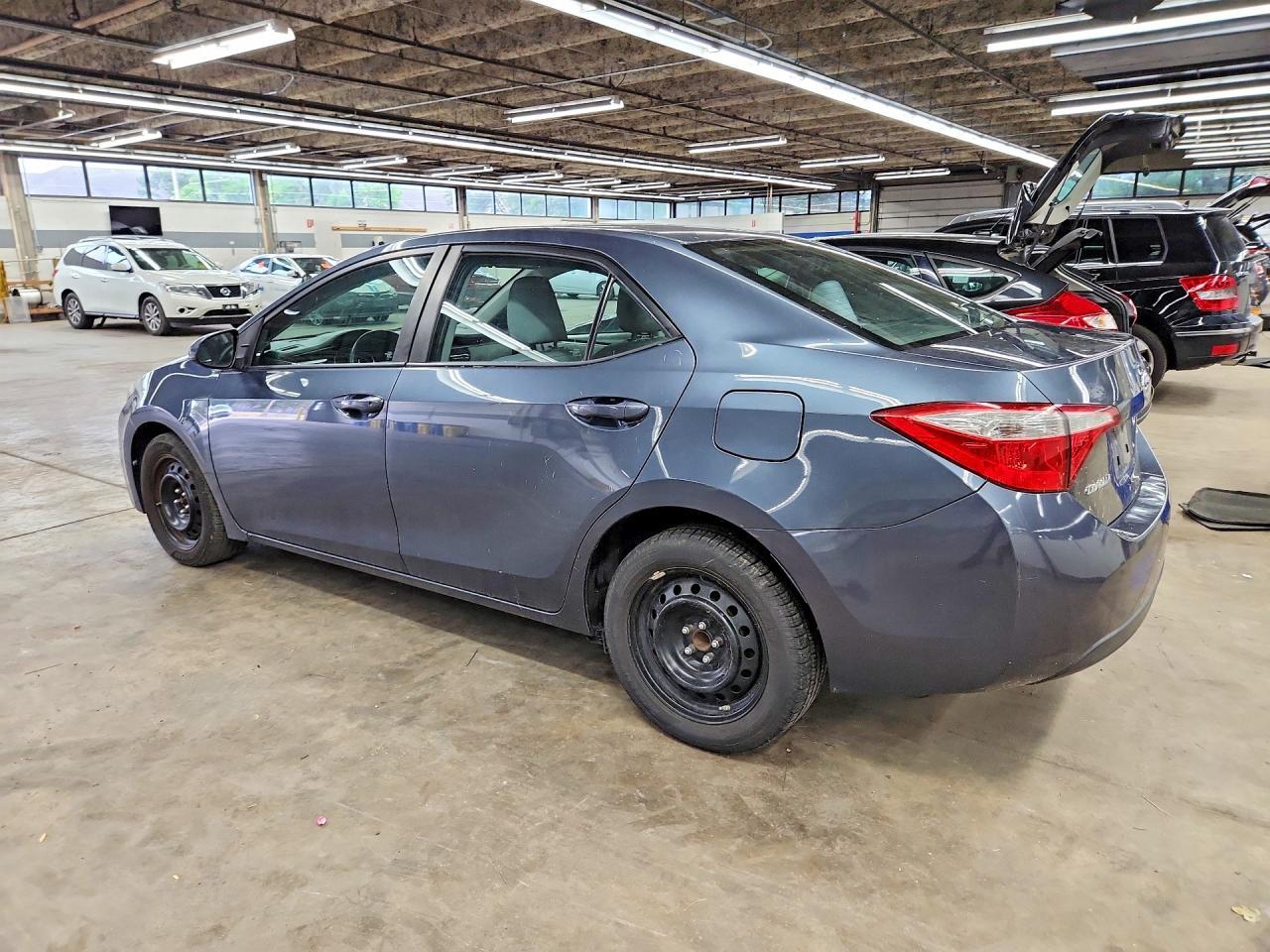 2016 TOYOTA COROLLA LE — Фото 2 из 12
