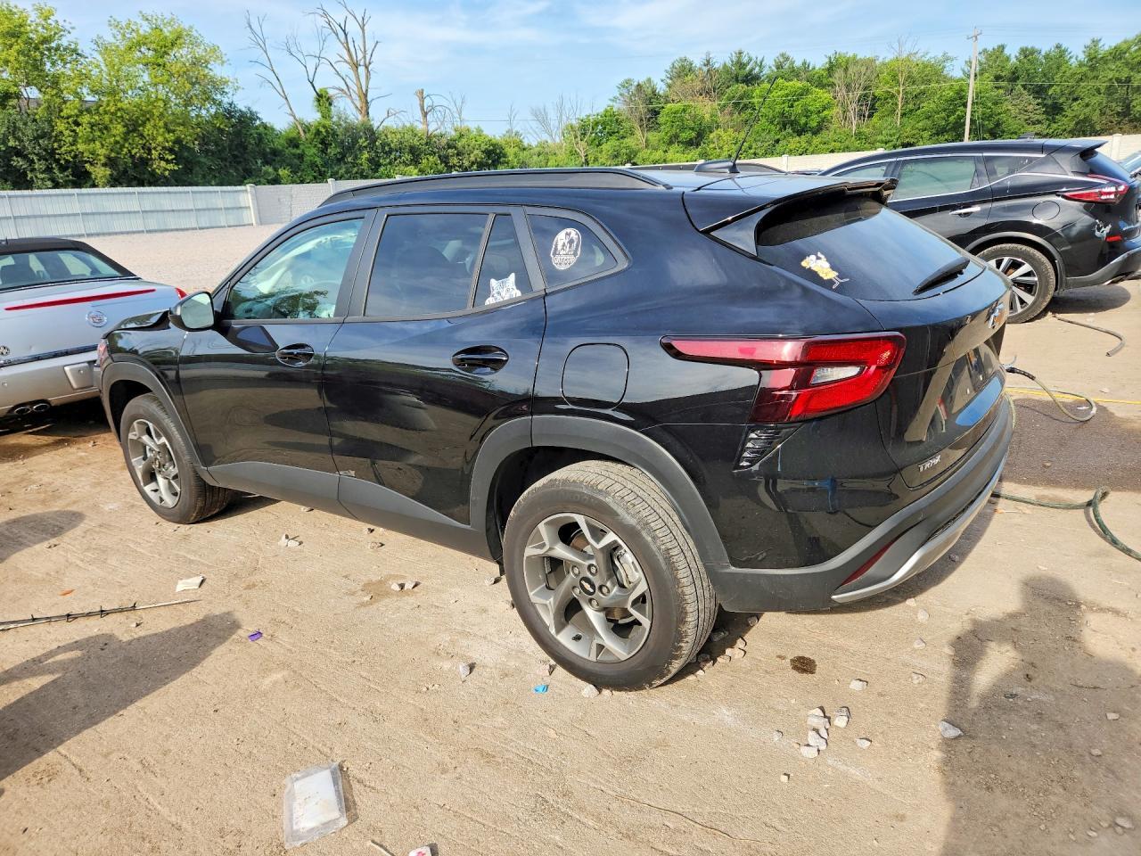 2025 CHEVROLET TRAX 1LT — Фото 2 из 12