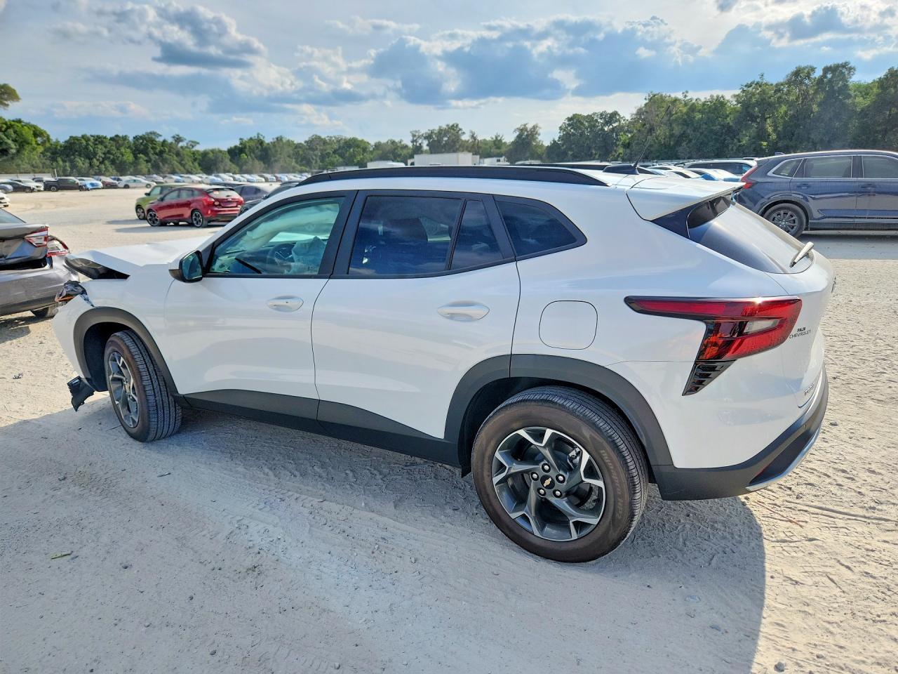 2025 CHEVROLET TRAX 1LT — Фото 2 из 13