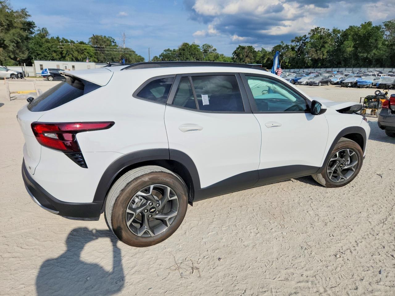 2025 CHEVROLET TRAX 1LT — Фото 3 из 13
