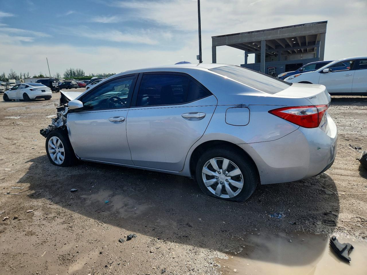 2016 TOYOTA COROLLA LE — Фото 2 из 13