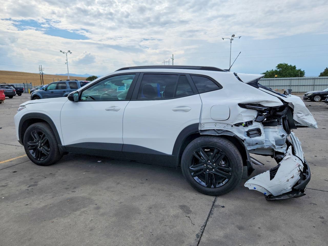 2025 CHEVROLET TRAX ACTIV — Фото 2 из 14