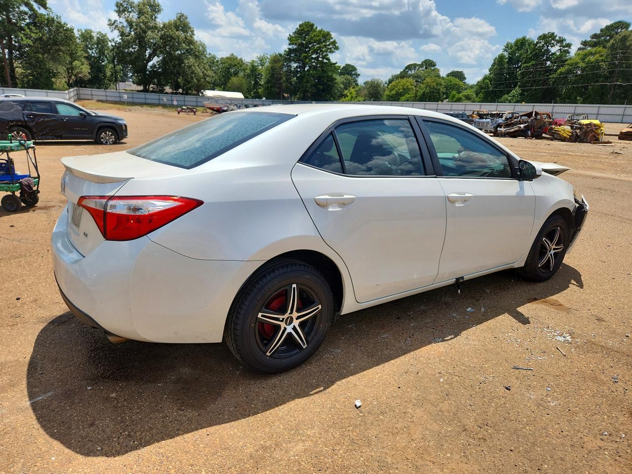 2016 TOYOTA COROLLA LE ECO — Фото 3 из 12