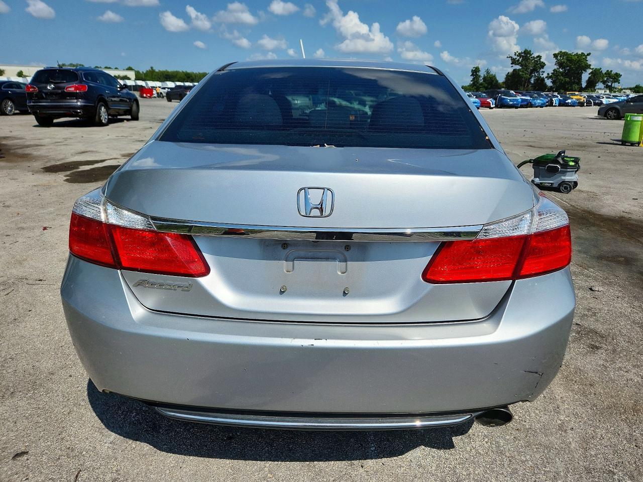 2013 HONDA ACCORD LX — Фото 6 из 12
