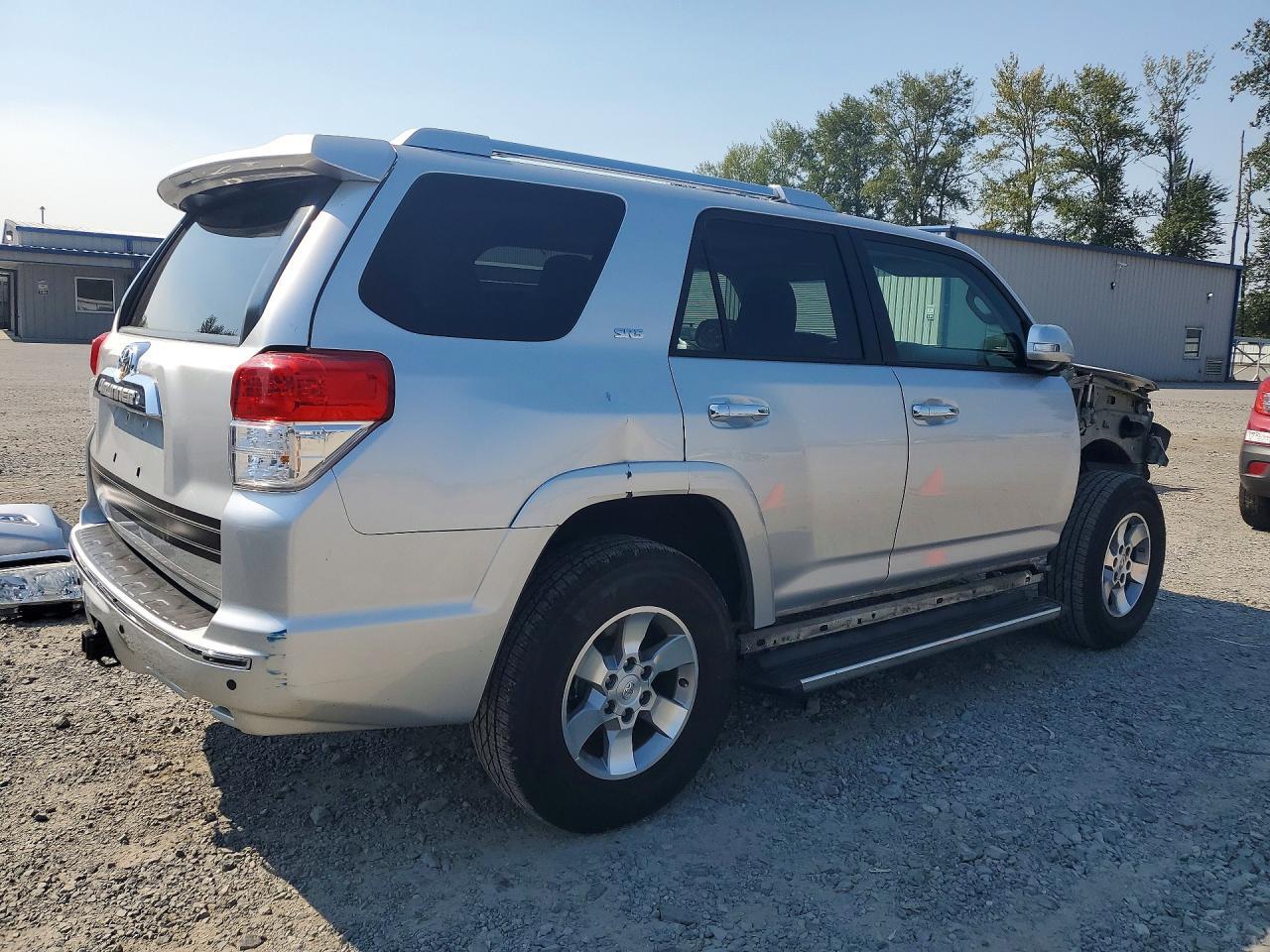 2010 TOYOTA 4RUNNER SR5 — Фото 3 из 14