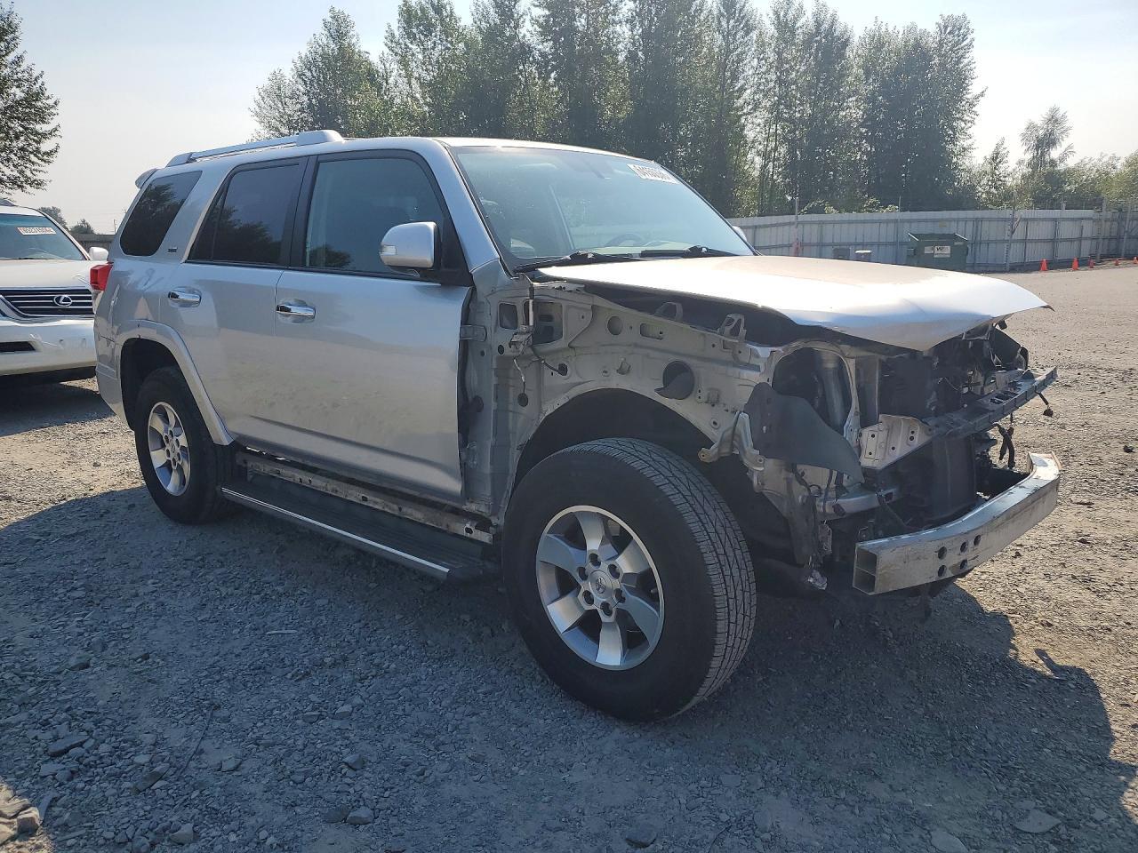 2010 TOYOTA 4RUNNER SR5 — Фото 4 из 14