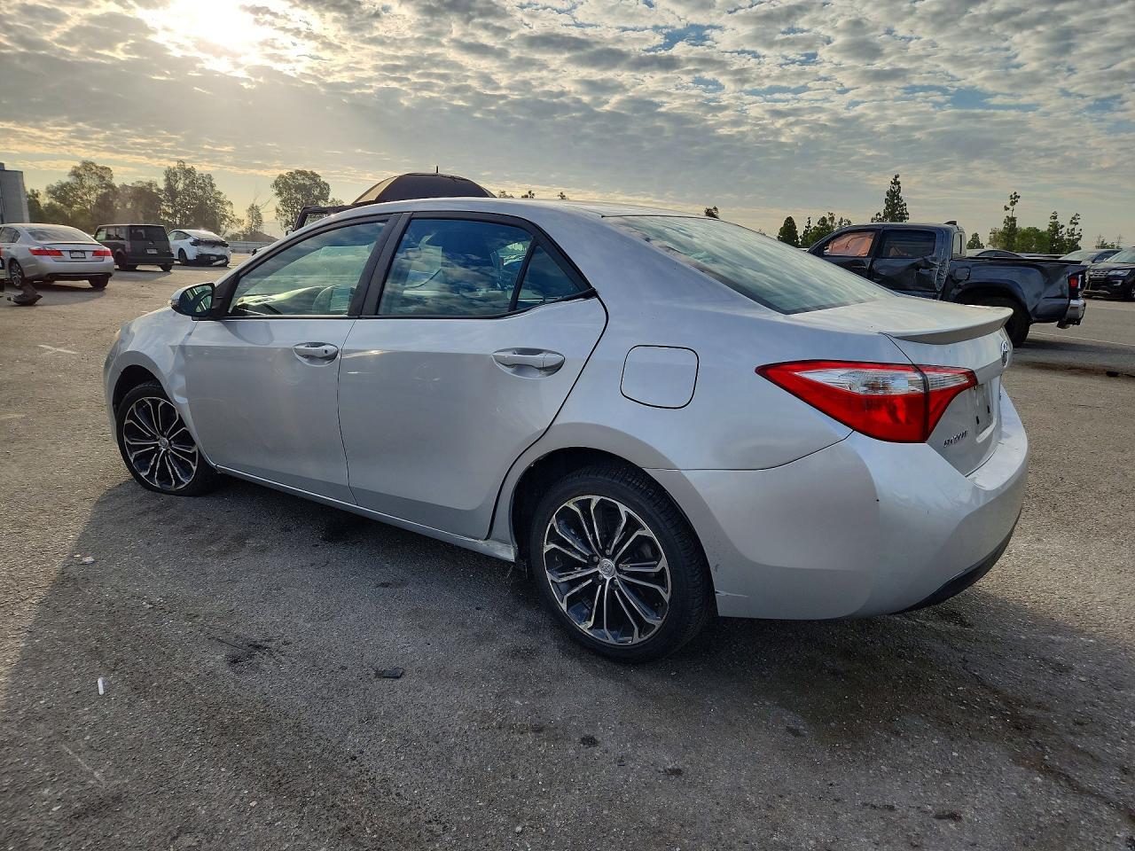 5YFBURHEXGP463460 2016 TOYOTA COROLLA photo no. 2