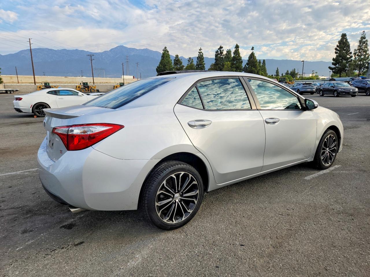 5YFBURHEXGP463460 2016 TOYOTA COROLLA photo no. 3
