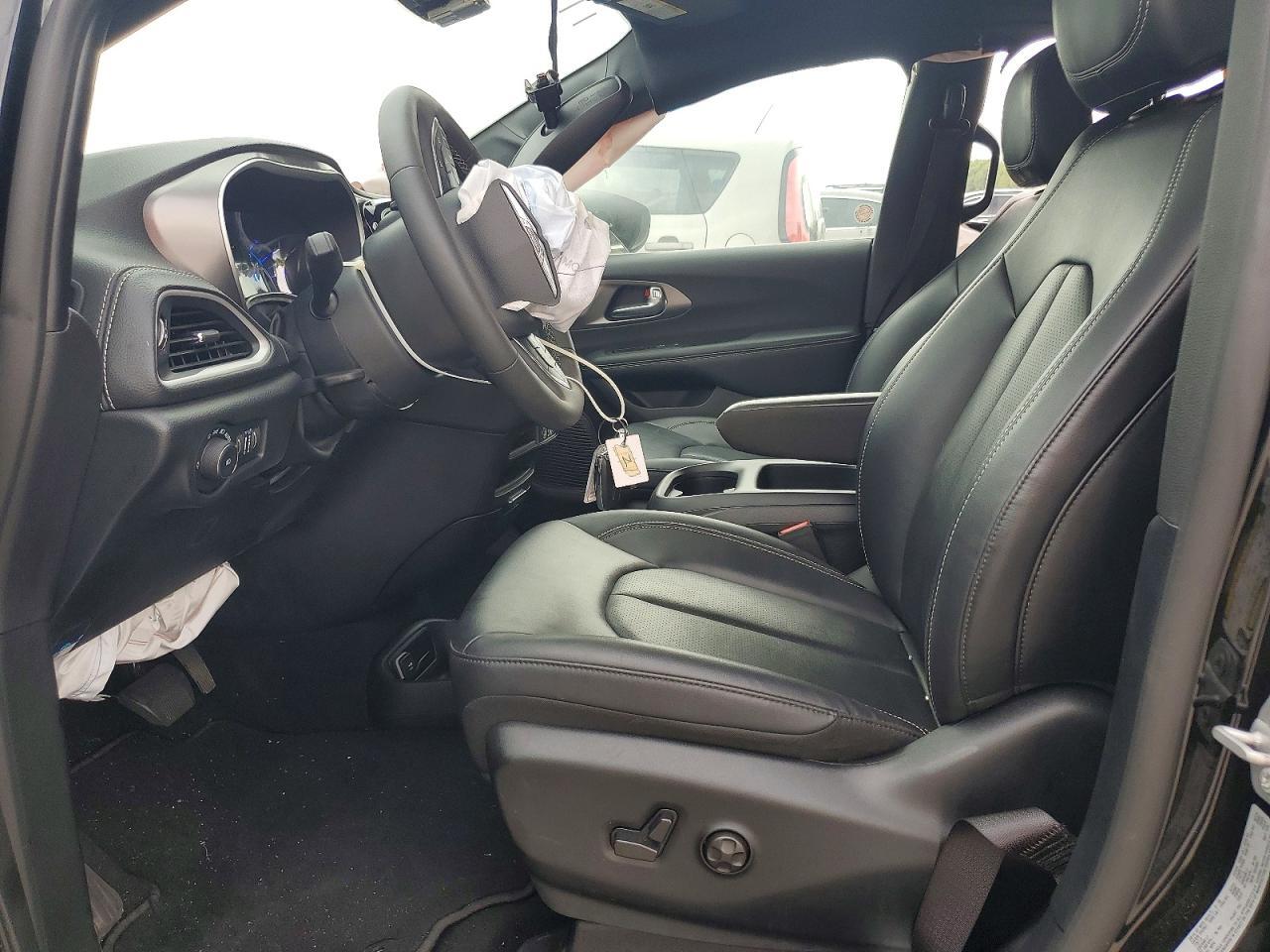 2025 CHRY PACIFICA FWD HYBRID MINIVAN SE — Фото 7 из 14