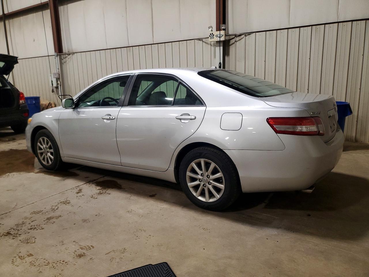 2010 TOYOTA CAMRY XLE V6 — Фото 2 из 12