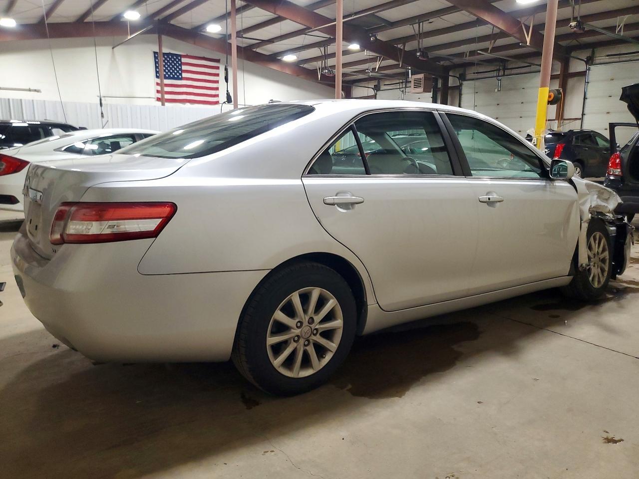 2010 TOYOTA CAMRY XLE V6 — Фото 3 из 12