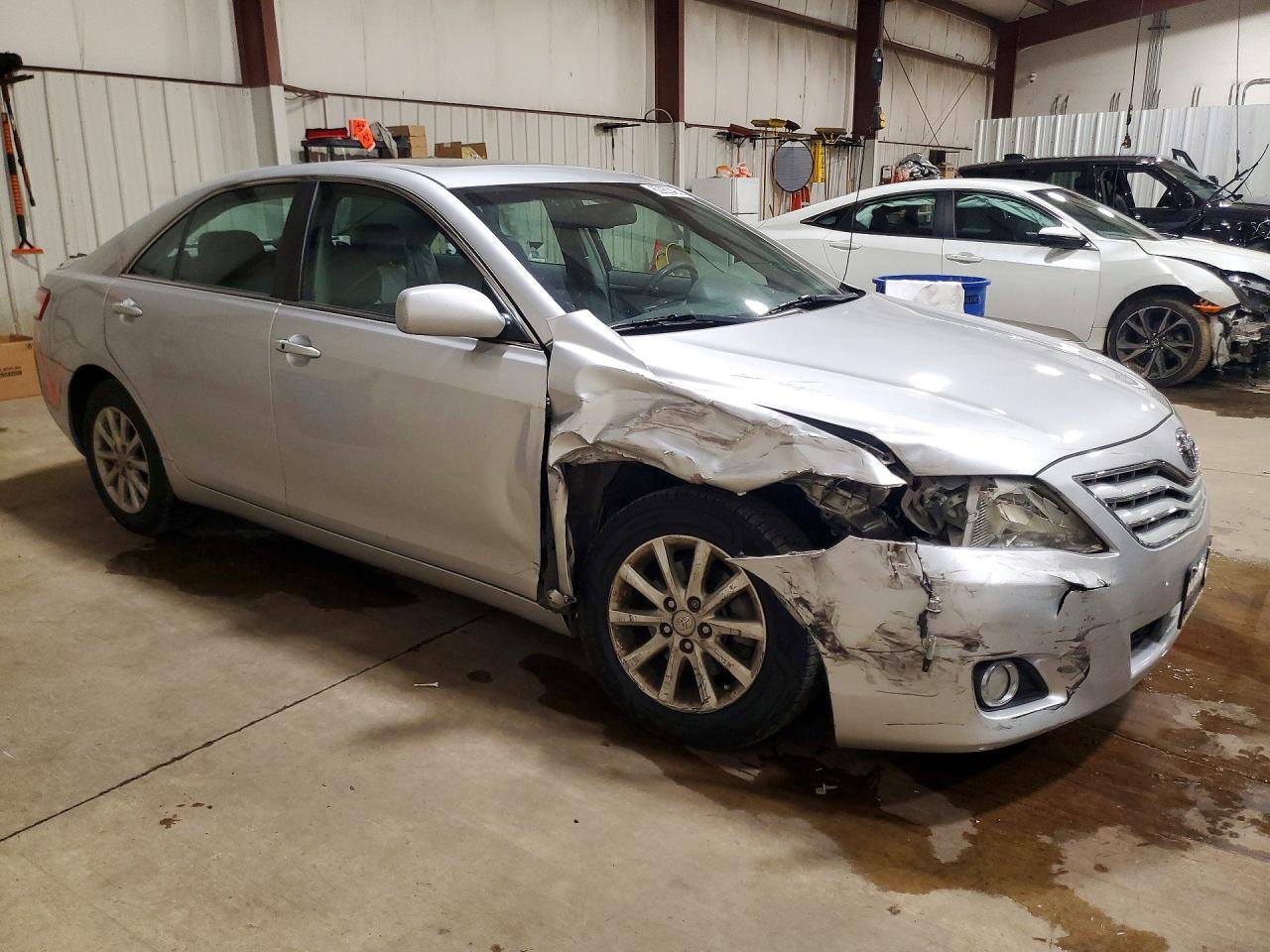 2010 TOYOTA CAMRY XLE V6 — Фото 4 из 12