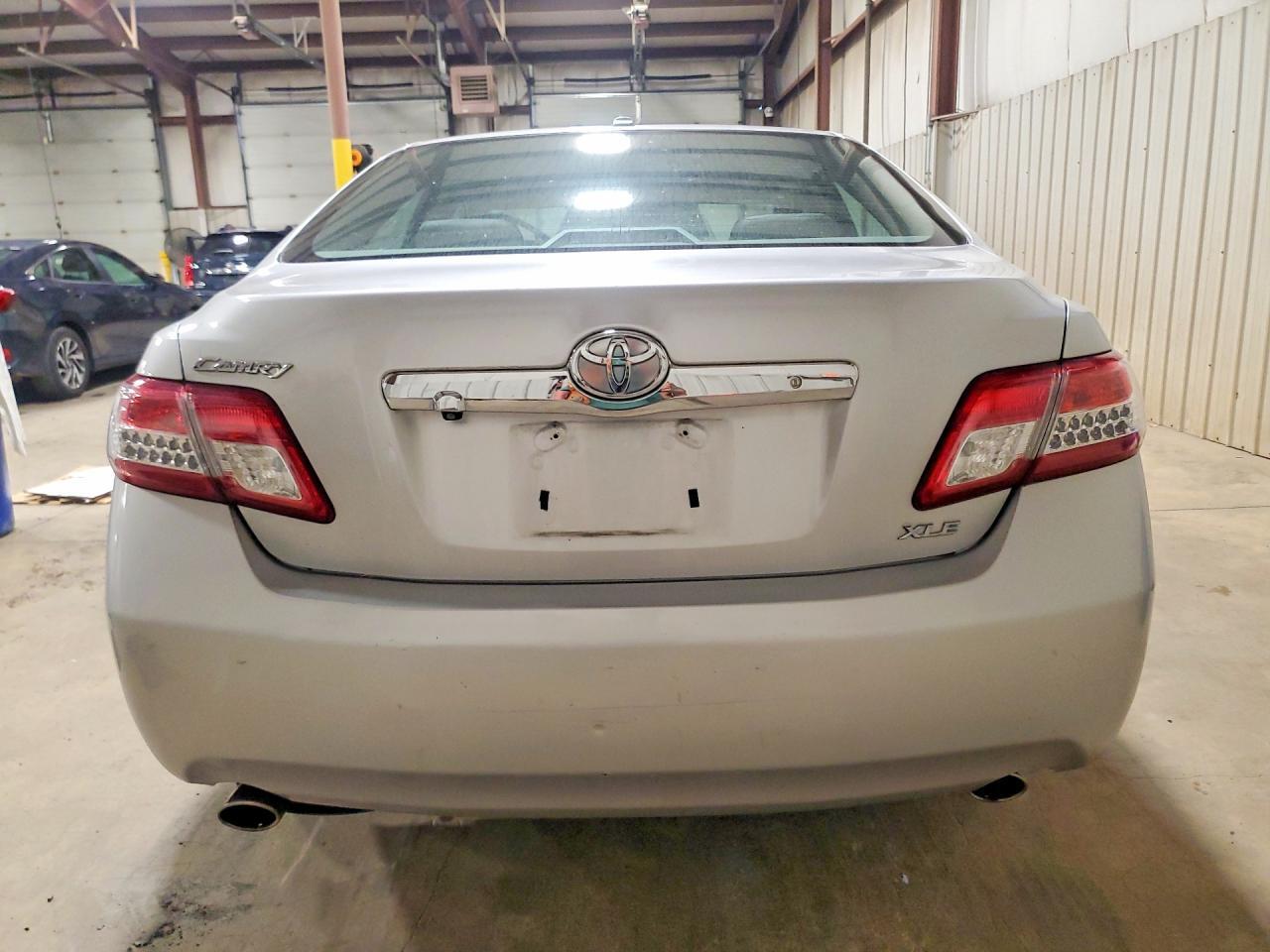 2010 TOYOTA CAMRY XLE V6 — Фото 6 из 12