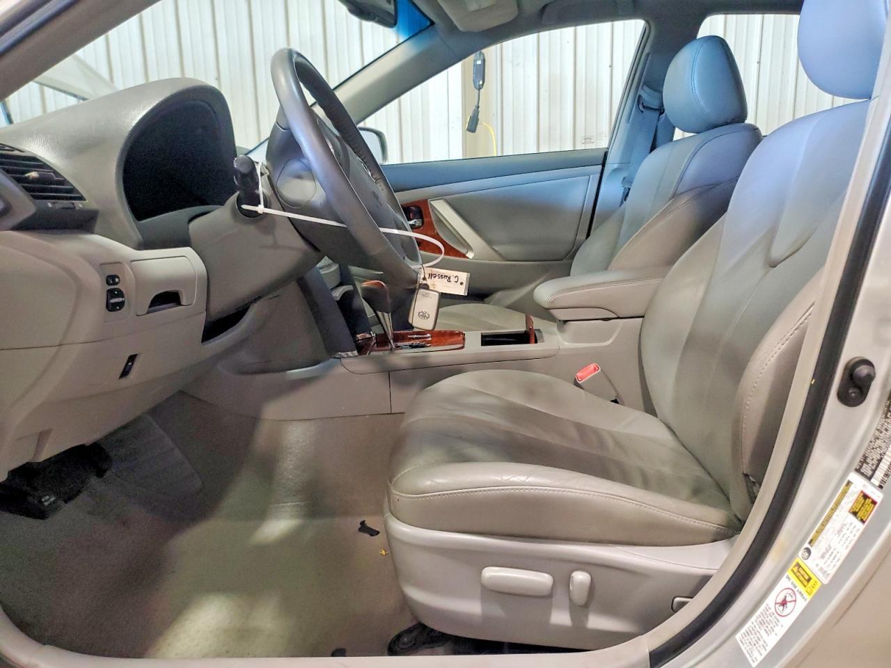 2010 TOYOTA CAMRY XLE V6 — Фото 7 из 12