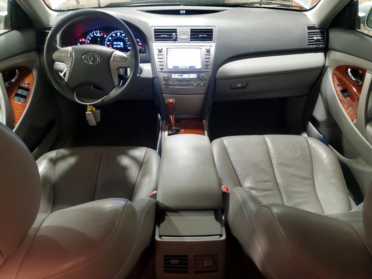 2010 TOYOTA CAMRY XLE V6 — Фото 8 из 12