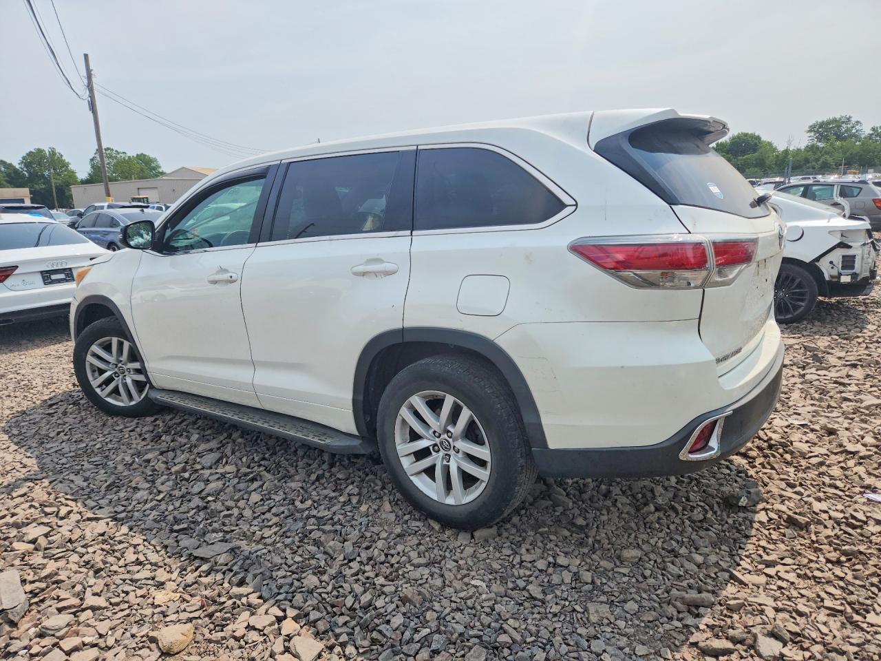 2016 TOYOTA HIGHLANDER LE — Фото 2 из 12