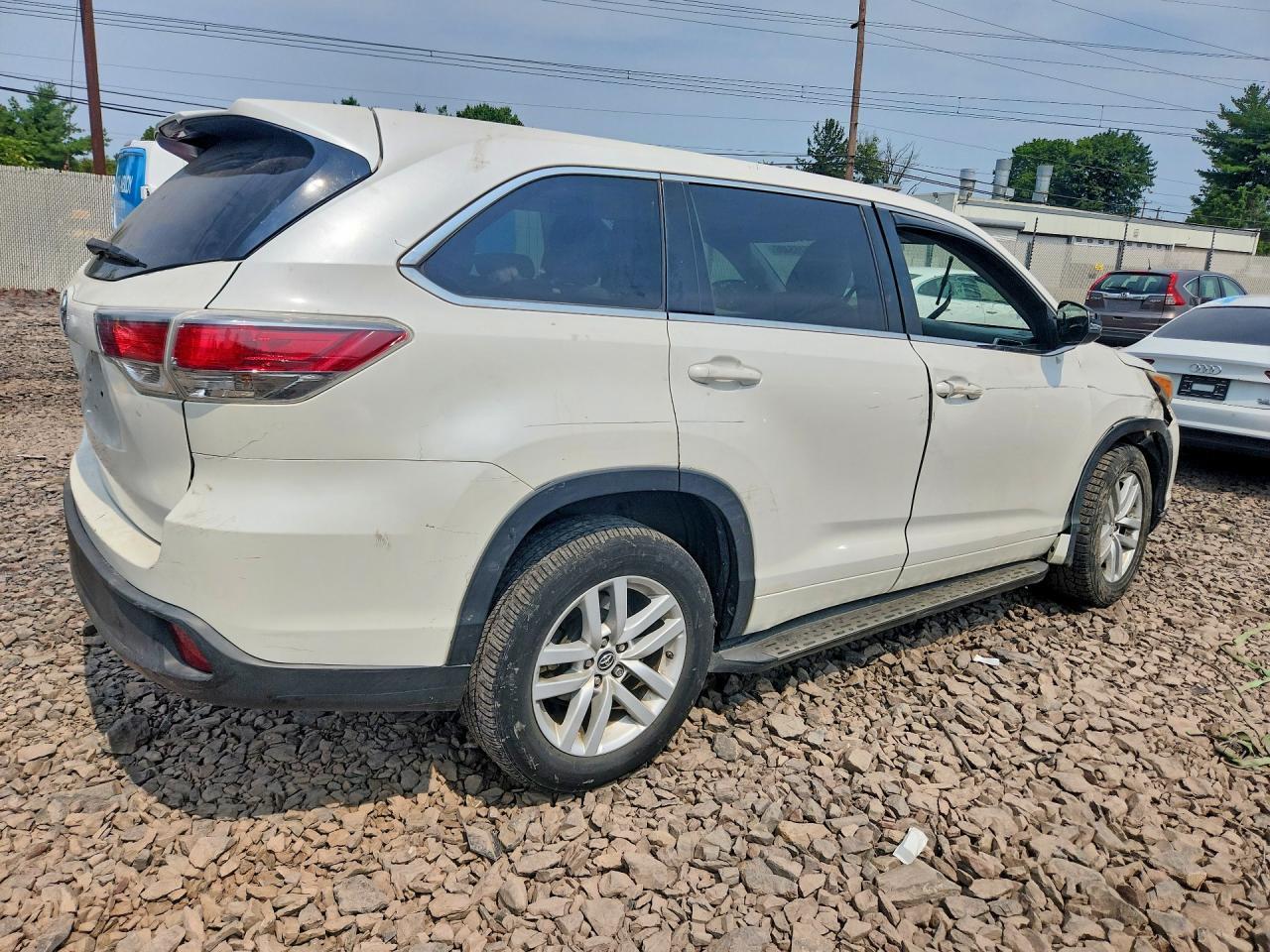 2016 TOYOTA HIGHLANDER LE — Фото 3 из 12