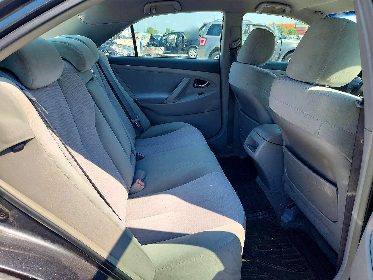 2010 TOYOTA CAMRY LE — Фото 10 из 12