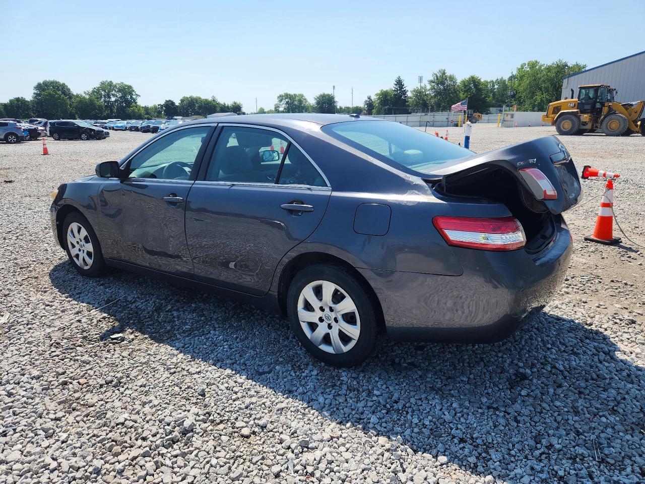 2010 TOYOTA CAMRY LE — Фото 2 из 12