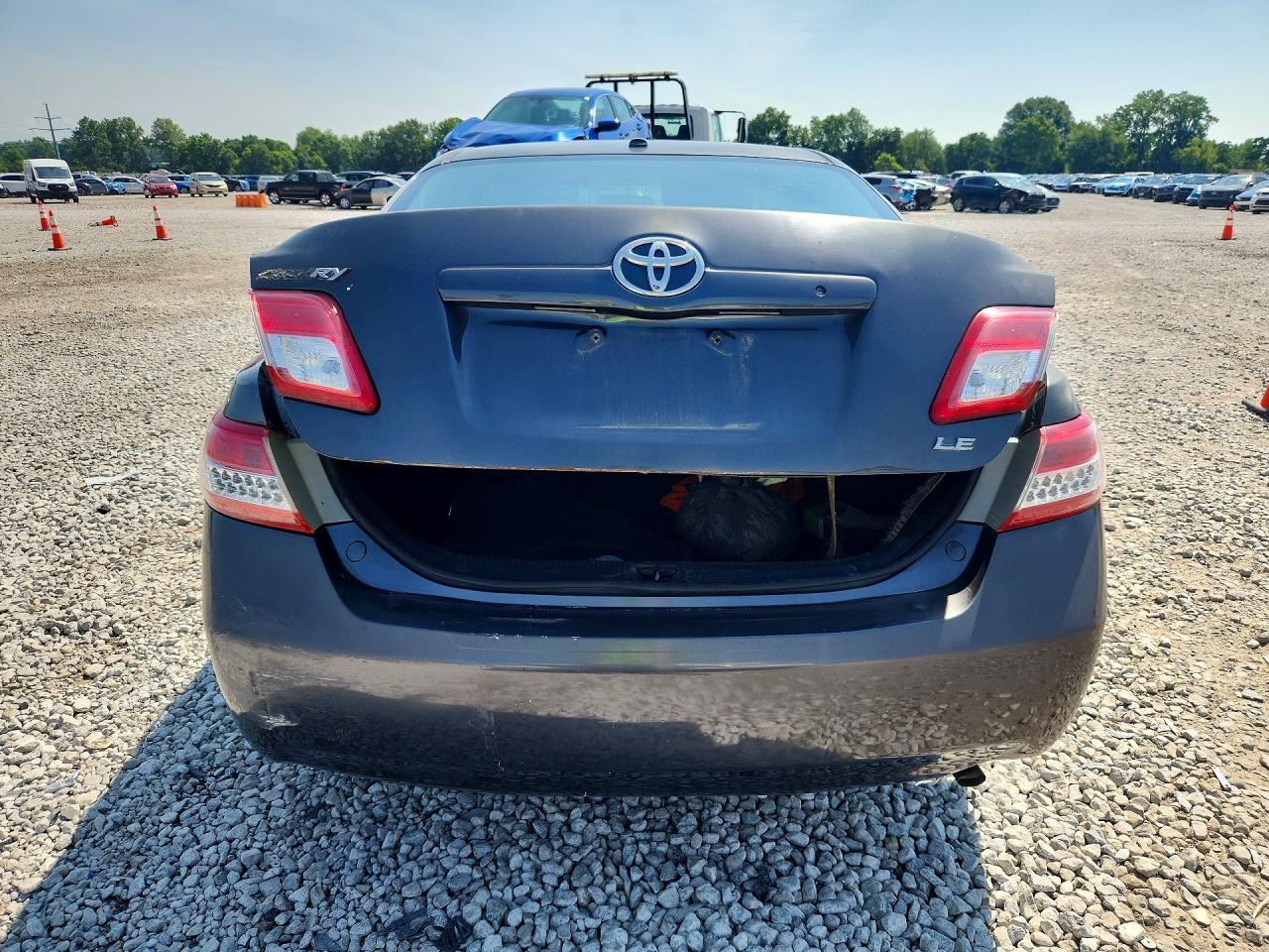 2010 TOYOTA CAMRY LE — Фото 6 из 12
