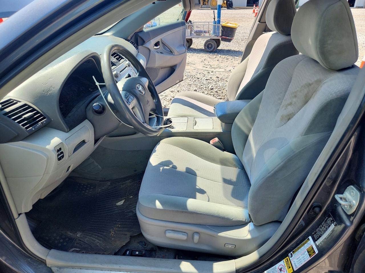 2010 TOYOTA CAMRY LE — Фото 7 из 12