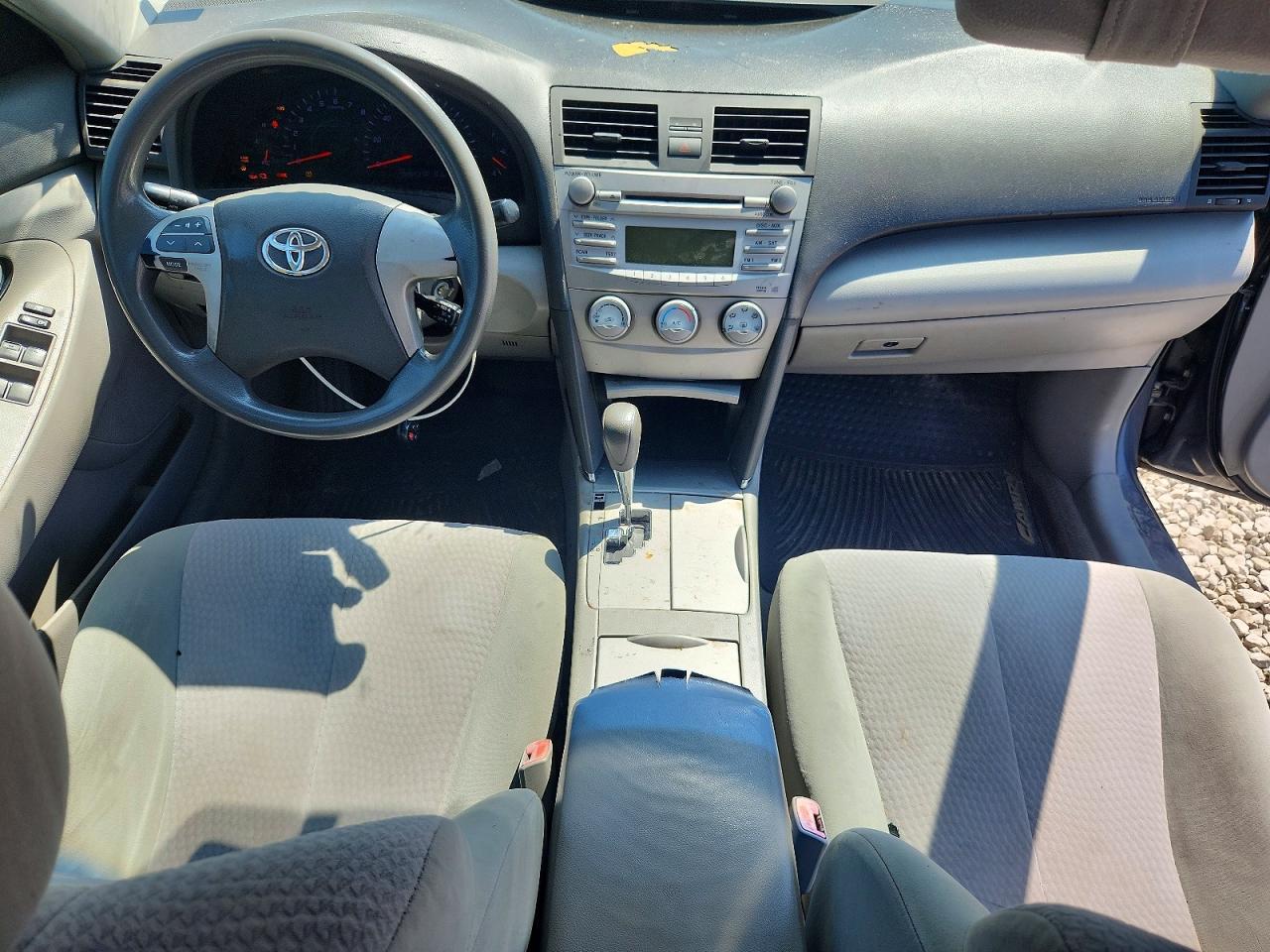 2010 TOYOTA CAMRY LE — Фото 8 из 12