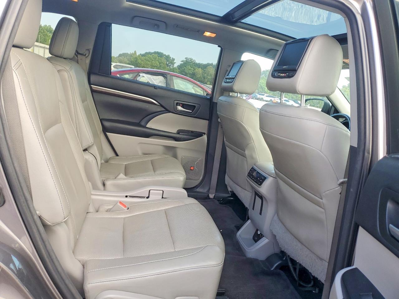2016 TOYOTA HIGHLANDER LIMITED PLATINUM — Фото 11 из 13