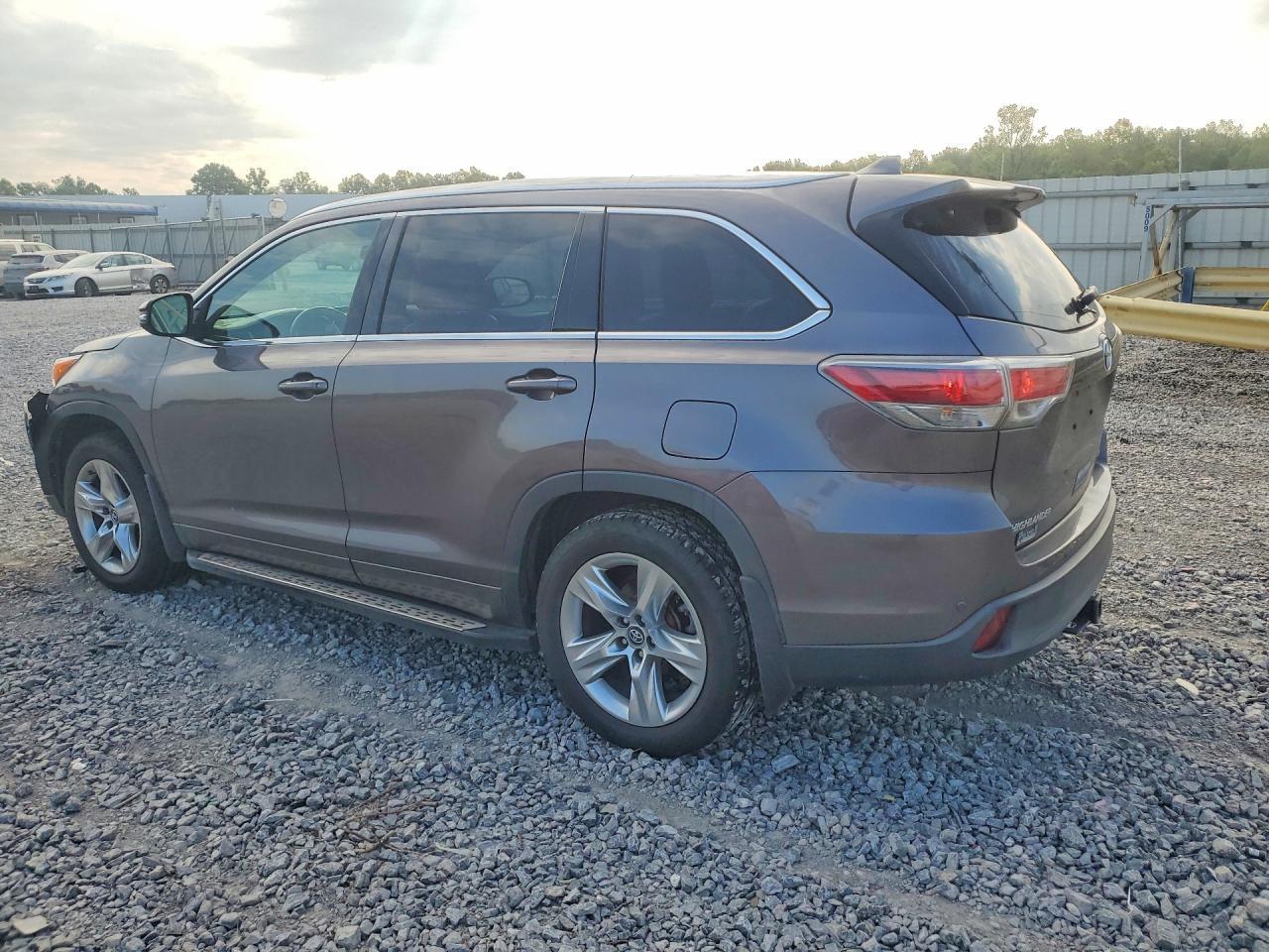 2016 TOYOTA HIGHLANDER LIMITED PLATINUM — Фото 2 из 13