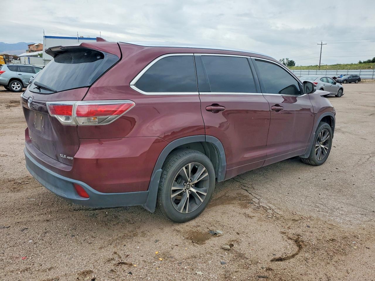 2016 TOYOTA HIGHLANDER XLE — Фото 3 из 13