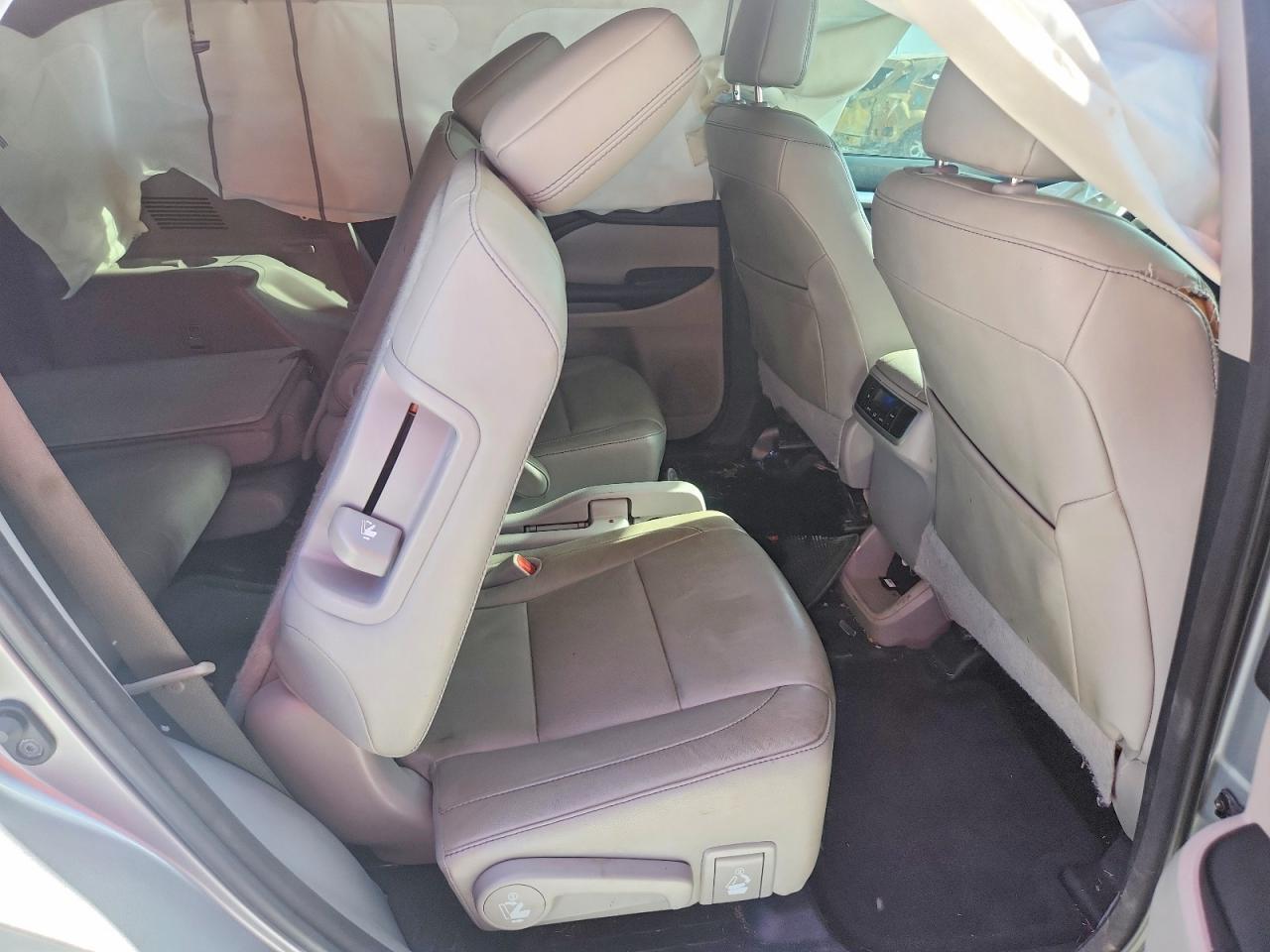 2016 TOYOTA HIGHLANDER XLE — Фото 11 из 13