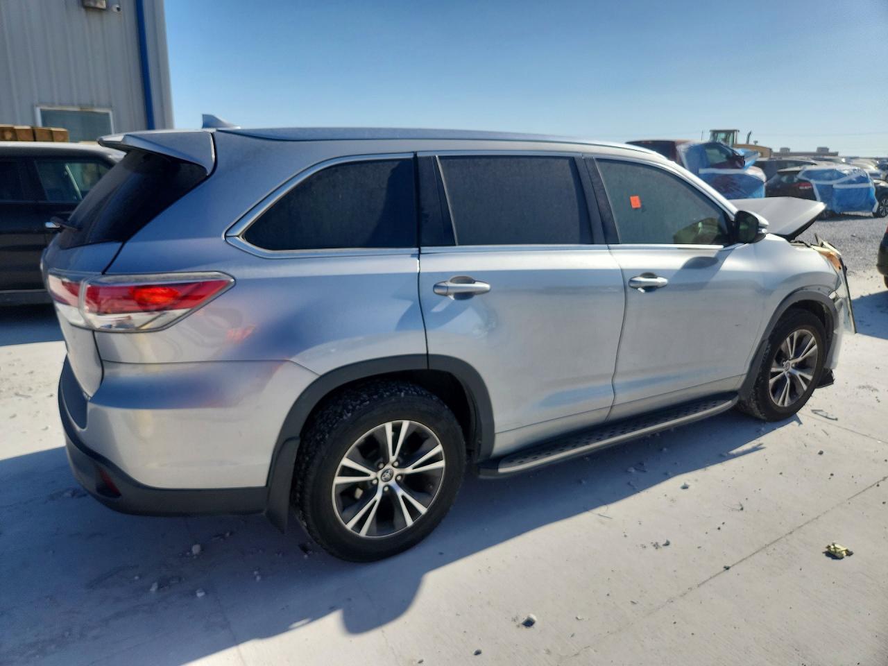 2016 TOYOTA HIGHLANDER XLE — Фото 3 из 13