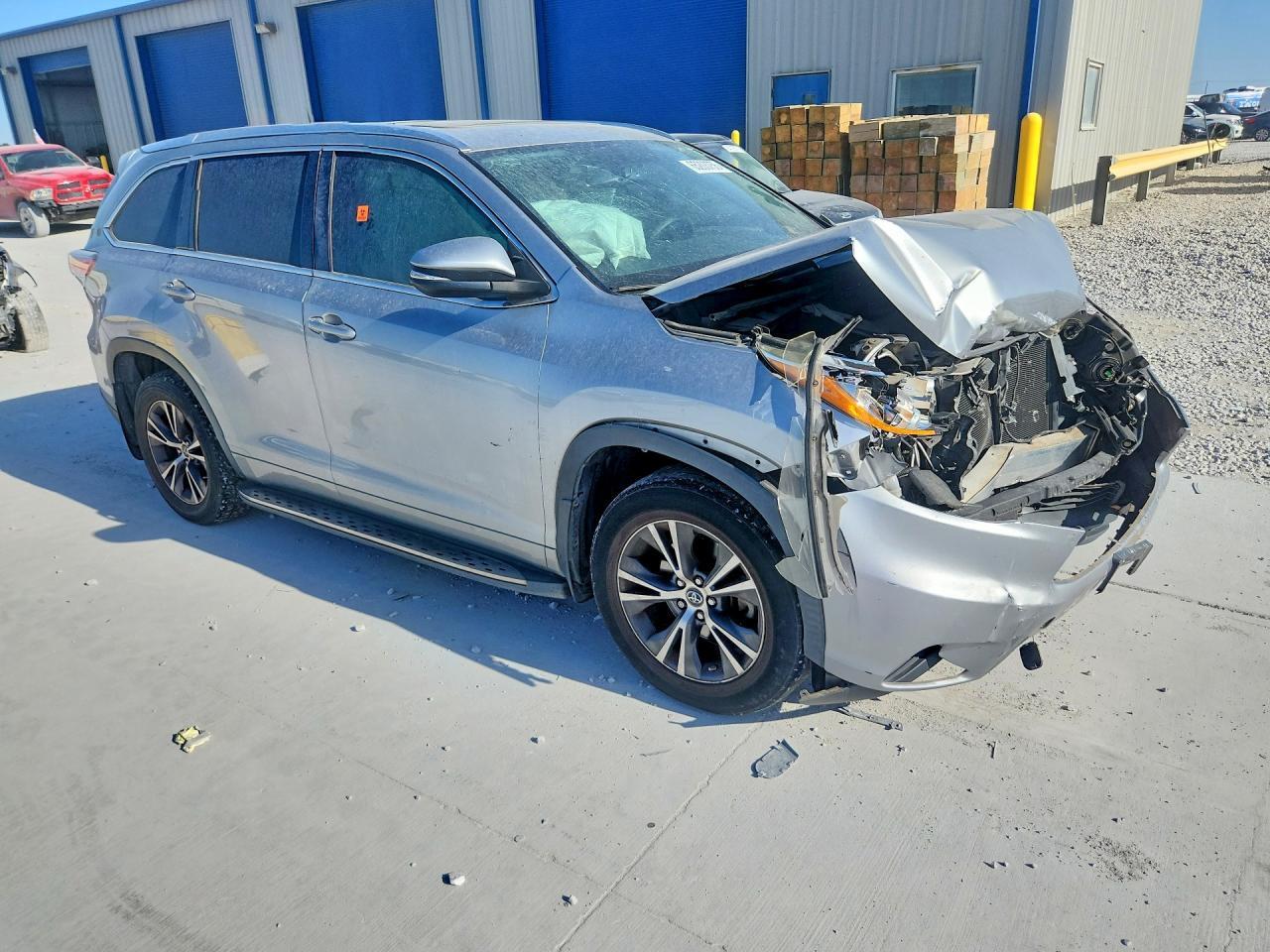 2016 TOYOTA HIGHLANDER XLE — Фото 4 из 13