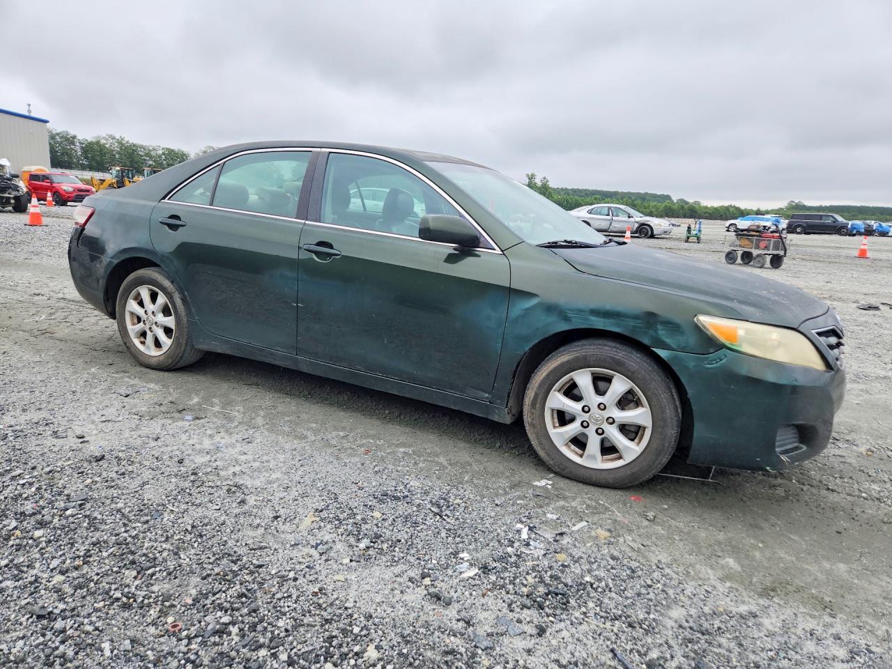 2010 TOYOTA CAMRY LE — Фото 4 из 12