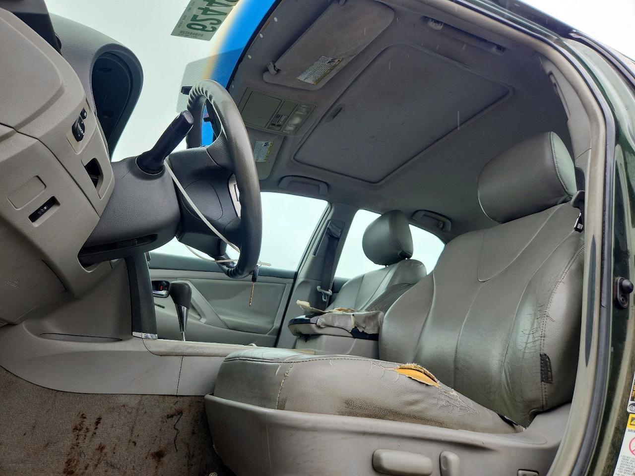 2010 TOYOTA CAMRY LE — Фото 7 из 12