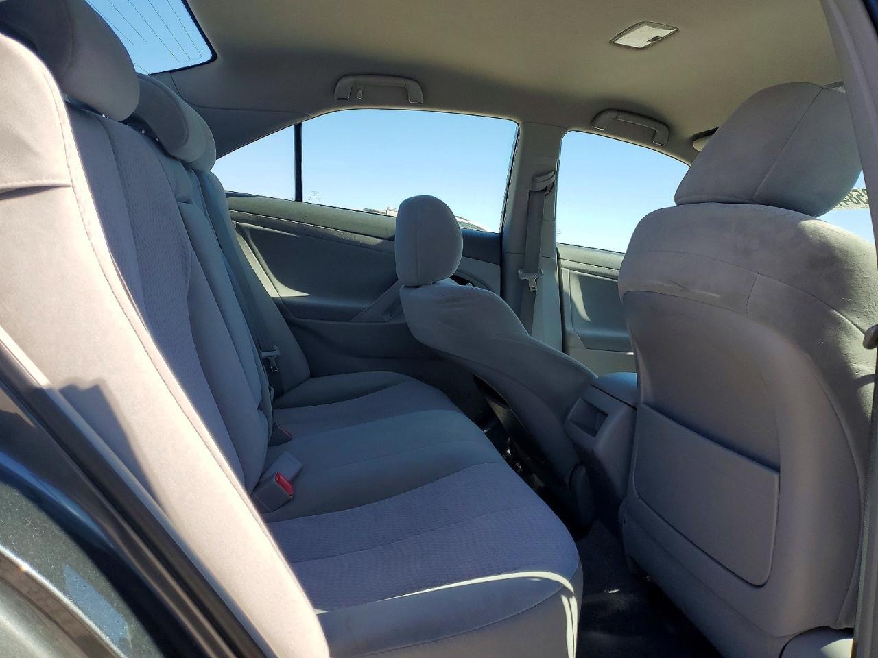 2010 TOYOTA CAMRY — Фото 10 из 12