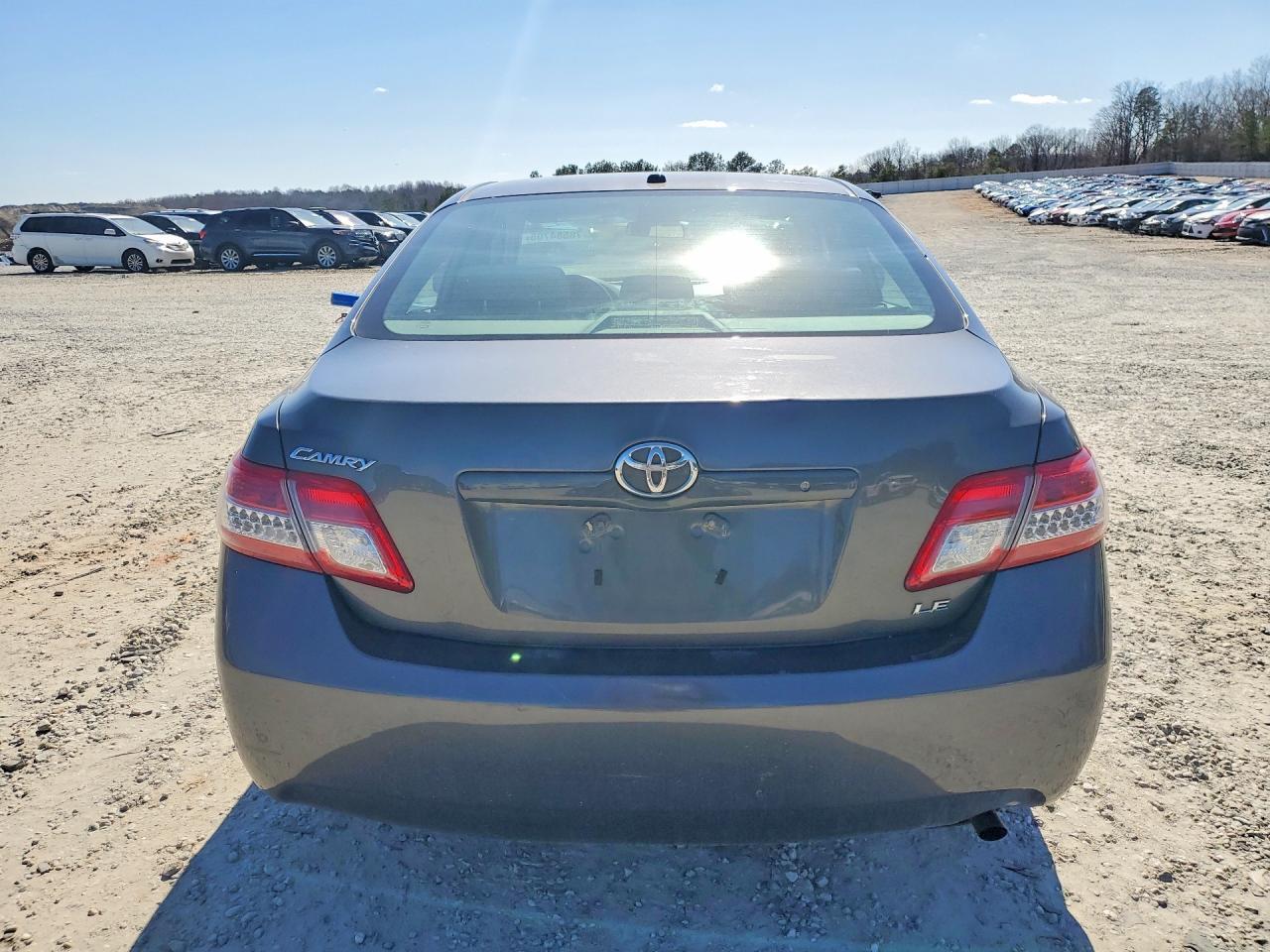 2010 TOYOTA CAMRY — Фото 6 из 12