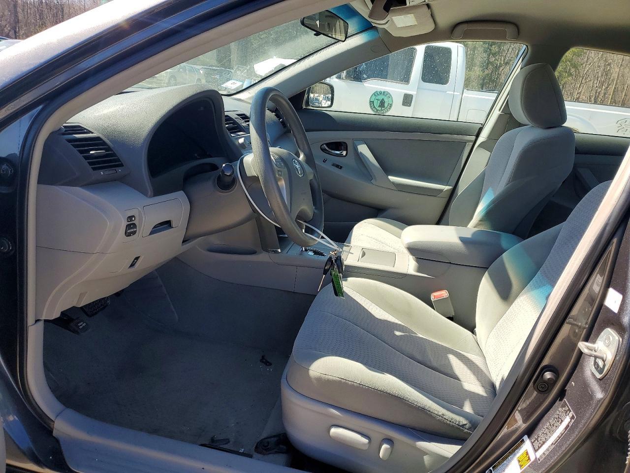 2010 TOYOTA CAMRY — Фото 7 из 12